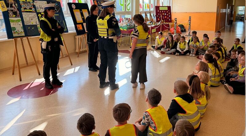 Odblaskowa szkoła – SP nr 5 w Stargardzie  uczy jak  dbać o bezpieczeństwo na drodze